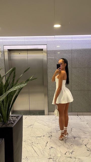 Sexy A-Linie trägerloses weißes Satin-Kurzes Sommer-Geburtstagskleid Hoco-Kleid Geburtstags-Outfit 18. Geburtstag Mini-Partykleider DP1046