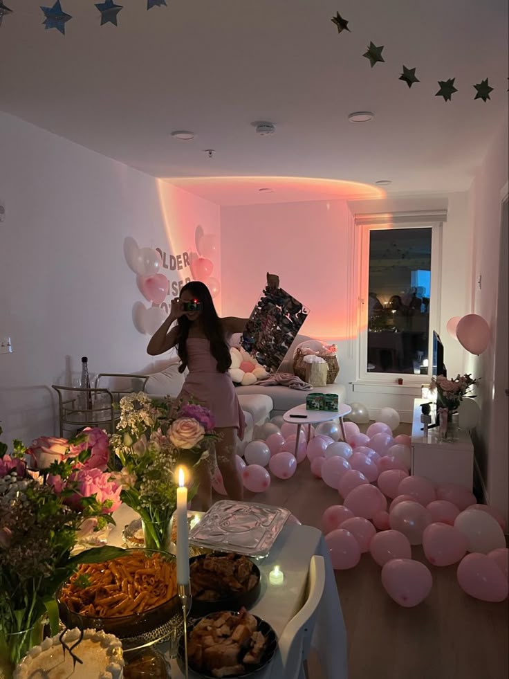 Süßes A-Linien-Trägerloses Rosa Kurzes Satin-Sommer-Geburtstagskleid Hoco-Kleid Geburtstags-Outfit 21. Geburtstag Mini-Cocktailkleider DP1128