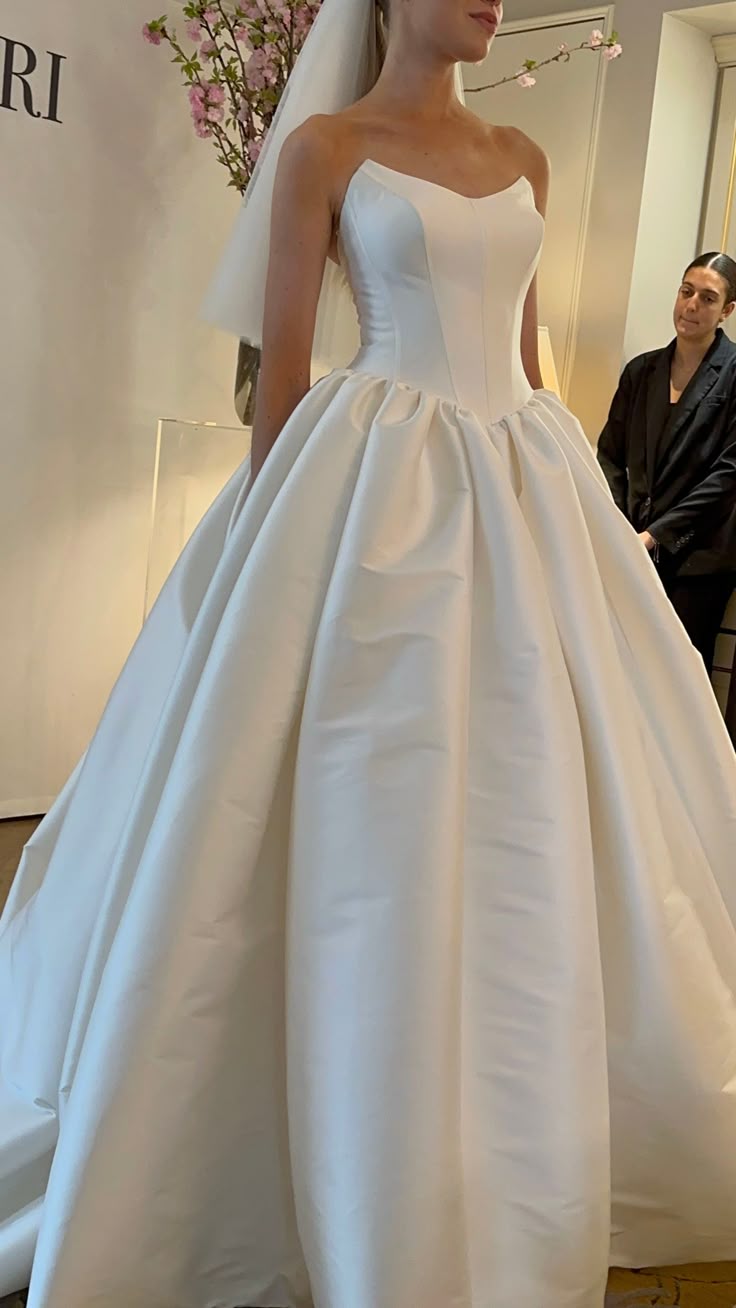 Robe de mariée classique, robe de bal, bustier, satin blanc, robes de mariée minimalistes, DP1198