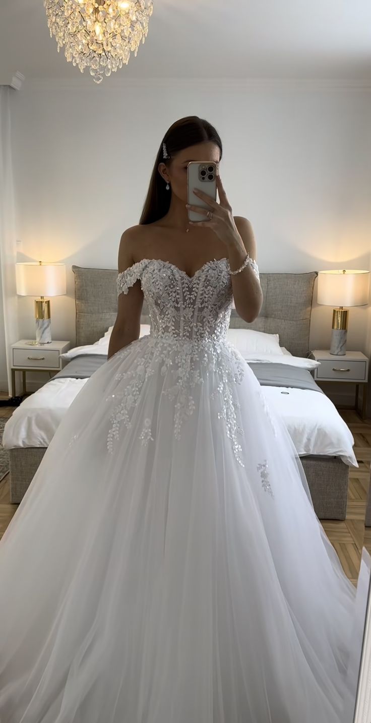 Ethereal Brautkleid Ballkleid Off The Shoulder Tüll Weiß Brautkleider Brautkleider DP1316
