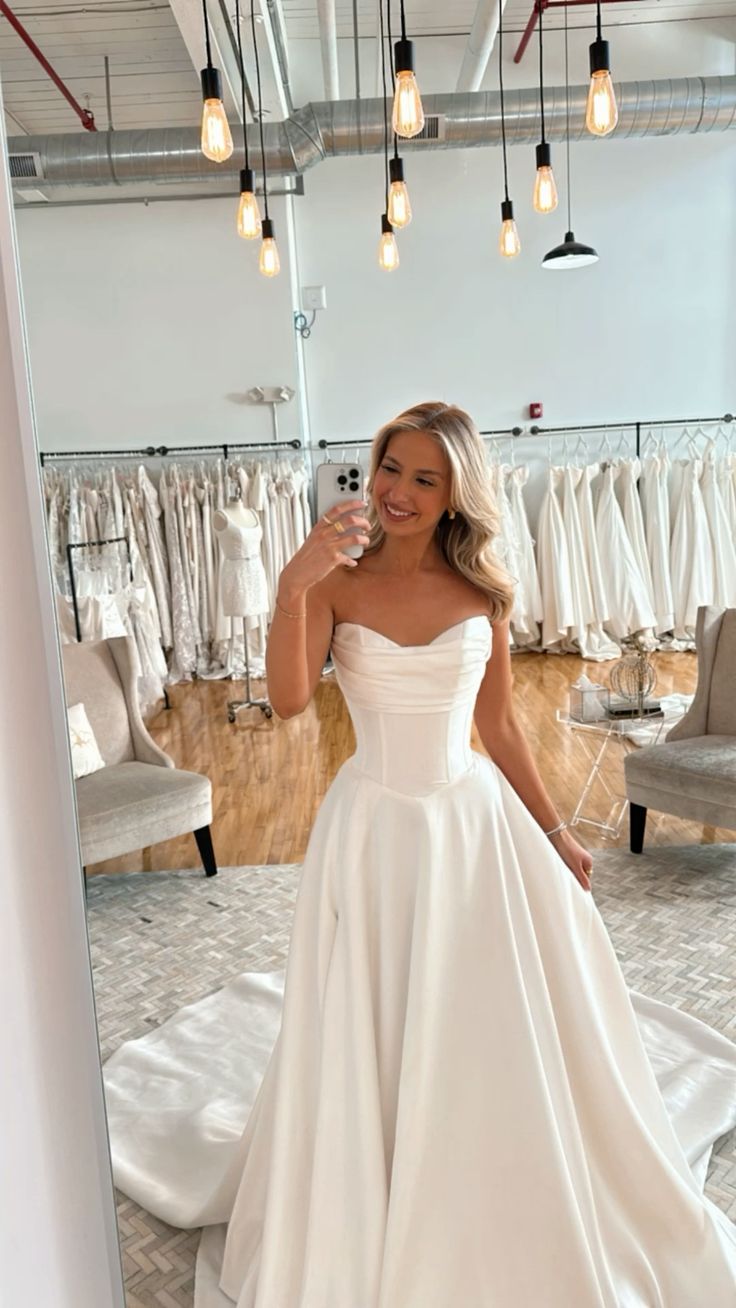 Robe de mariée classique trapèze en satin blanc, décolleté en cœur, robe de mariée minimaliste, DP1319