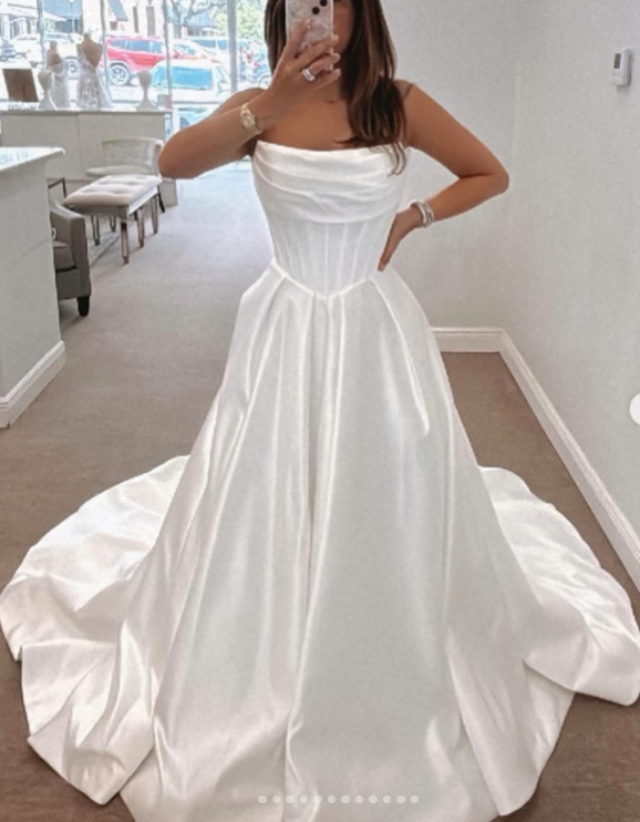 Robe de mariée classique trapèze en satin blanc, décolleté en cœur, robe de mariée minimaliste, DP1319