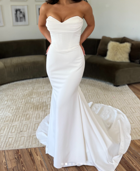 Robe de mariée classique trapèze en satin blanc, décolleté en cœur, robe de mariée minimaliste, DP1319