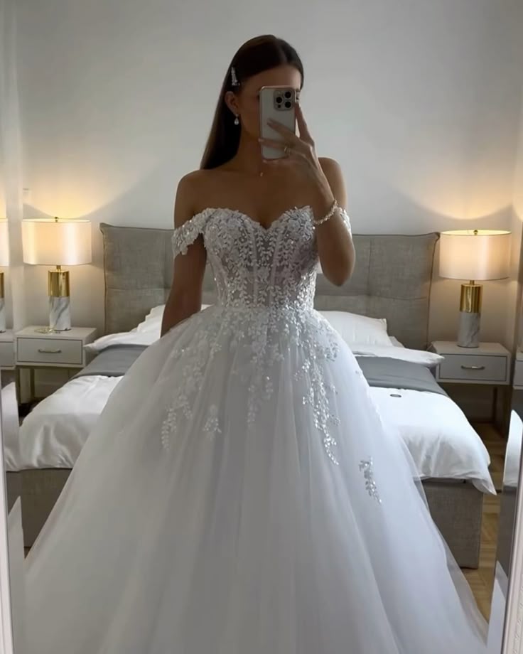Ethereal Brautkleid Ballkleid Off The Shoulder Tüll Weiß Brautkleider Brautkleider DP1321