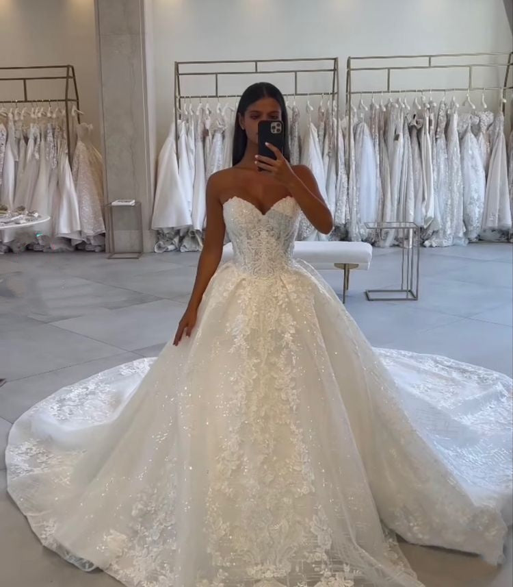 Robe de mariée classique, robe de bal, décolleté en cœur, dentelle, blanche, minimaliste, DP1362