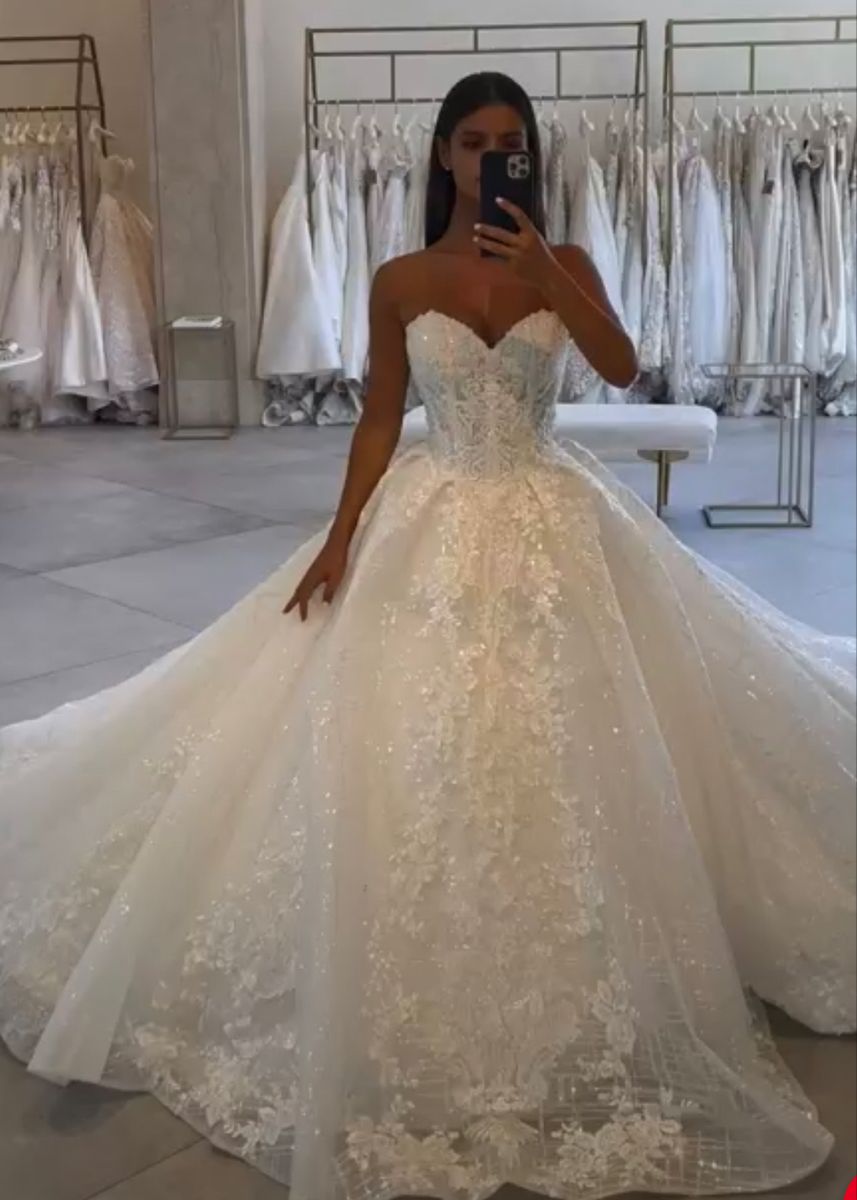Robe de mariée classique, robe de bal, décolleté en cœur, dentelle, blanche, minimaliste, DP1362