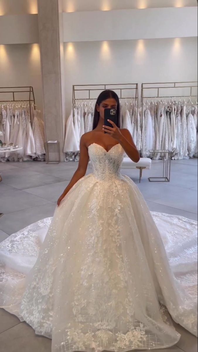 Robe de mariée classique, robe de bal, décolleté en cœur, dentelle, blanche, minimaliste, DP1362
