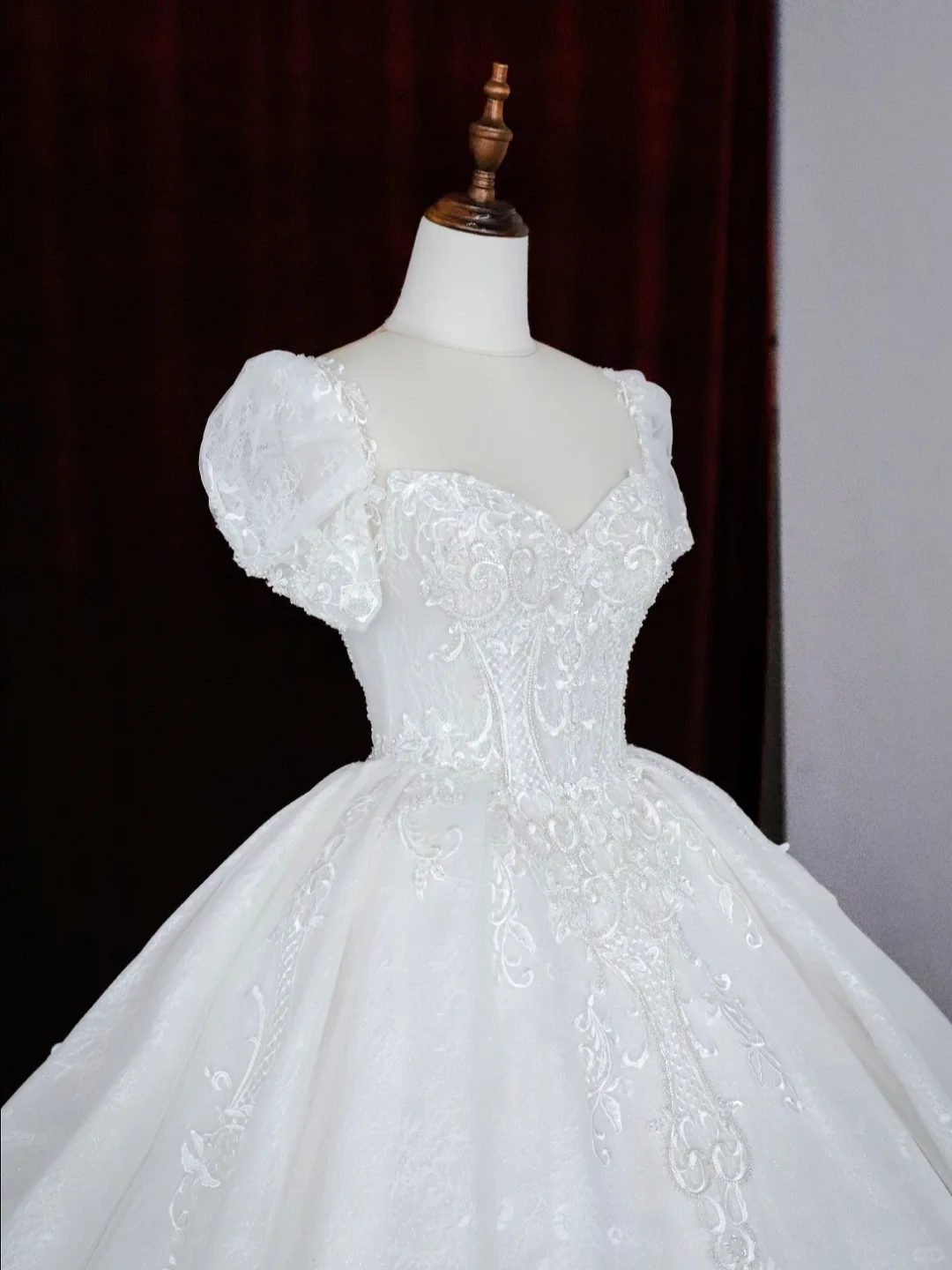 Glitter Wedding Dresses Ball Gown Sweetheart Short Sleeves Lace Wedding Dresses Bridal Gowns DP1491