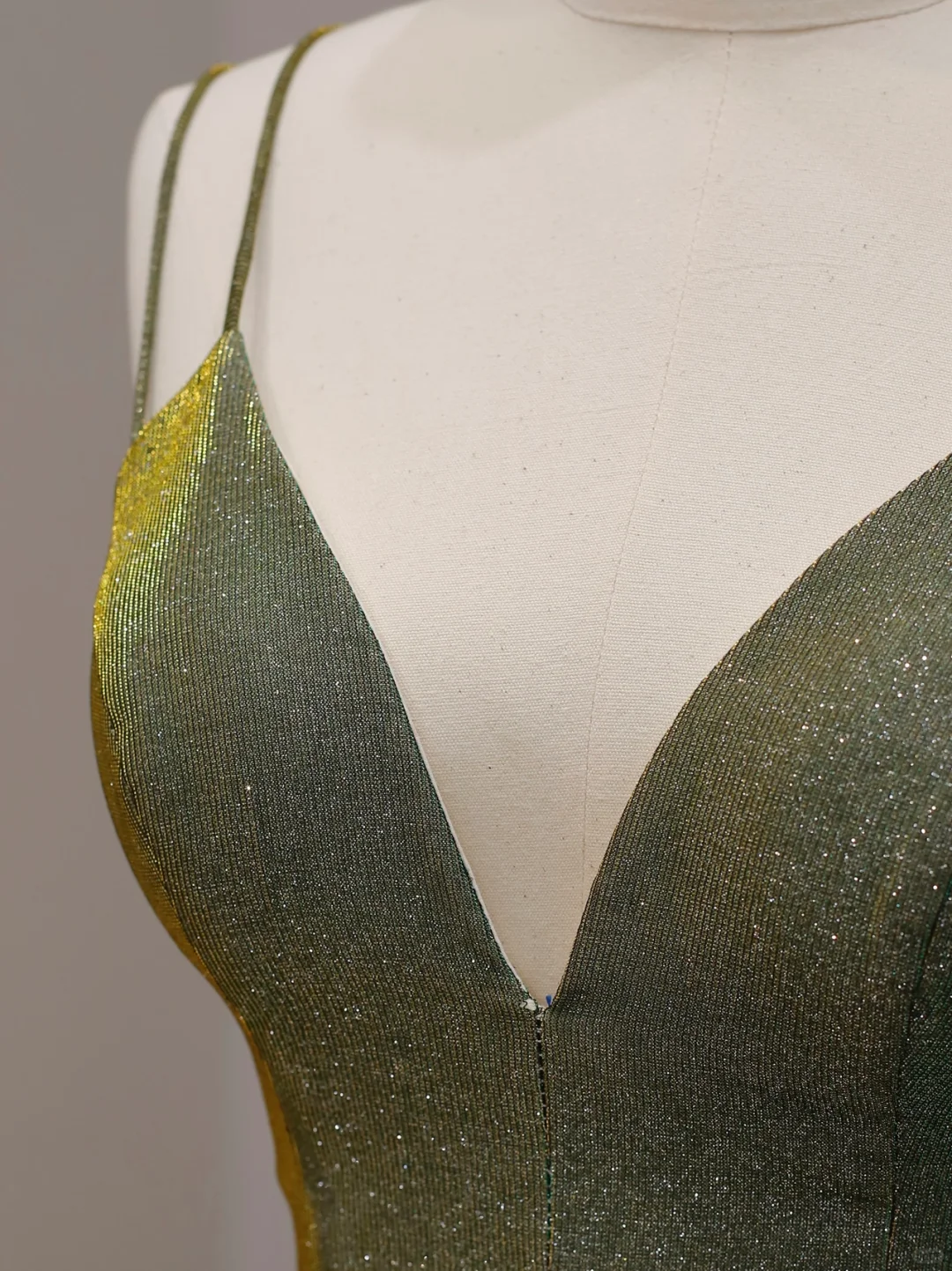 Robe de bal élégante et glamour, bretelles spaghetti, paillettes, verte, longue, robe de soirée, DP1542