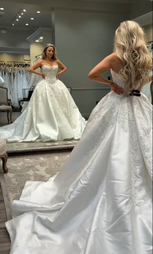 Robe de mariée classique, robe de bal, décolleté en cœur, dentelle, blanche, minimaliste, DP1590