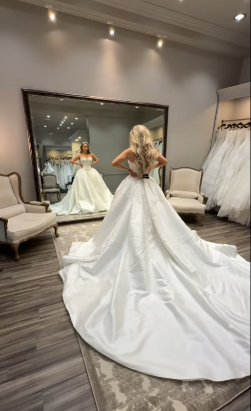 Robe de mariée classique, robe de bal, décolleté en cœur, dentelle, blanche, minimaliste, DP1590