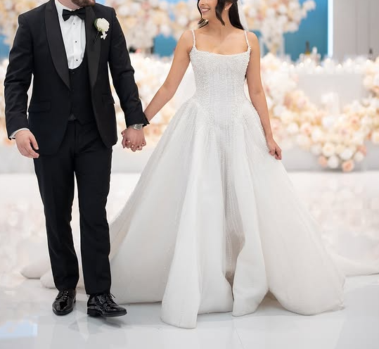 Pretty Wedding Dress Ball Gown Spaghetti Straps Sequin White Wedding Dresses Bridal Gowns DP1597