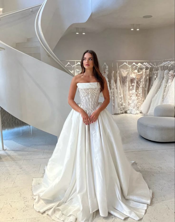 Robe de mariée classique, robe de bal, bustier, satin blanc, robes de mariée minimalistes, DP1604