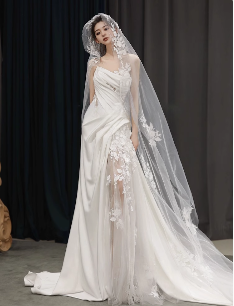 Robe de mariée classique fourreau asymétrique en dentelle blanche, robes de mariée minimalistes DP1652