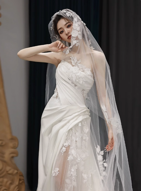 Robe de mariée classique fourreau asymétrique en dentelle blanche, robes de mariée minimalistes DP1652