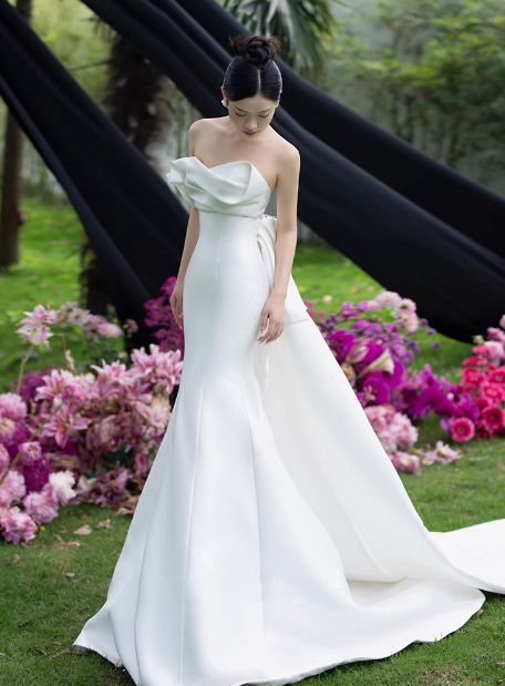 Robe de mariée classique sirène bustier en satin blanc, robes de mariée minimalistes DP1656