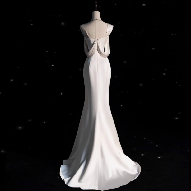 Robe de mariée classique sirène asymétrique en satin blanc, robe de mariée minimaliste DP1658