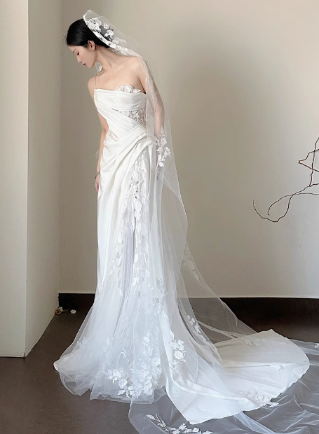 Robe de mariée classique fourreau asymétrique en dentelle blanche, robes de mariée minimalistes DP1665