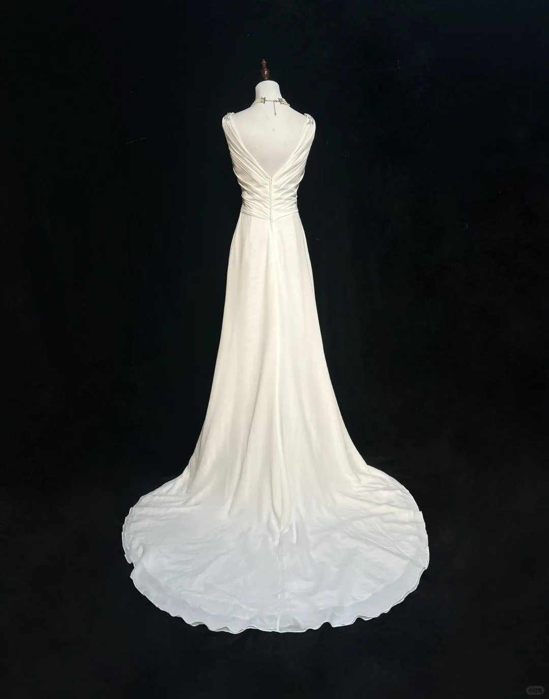 Robe de mariée classique, coupe trapèze, col en V, mousseline de soie, perles, blanche, minimaliste, DP1687