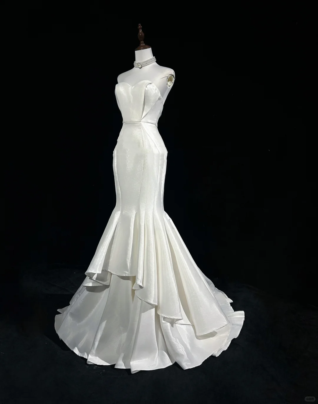 Robe de mariée classique sirène décolleté en cœur satin blanc robes de mariée minimalistes DP1691
