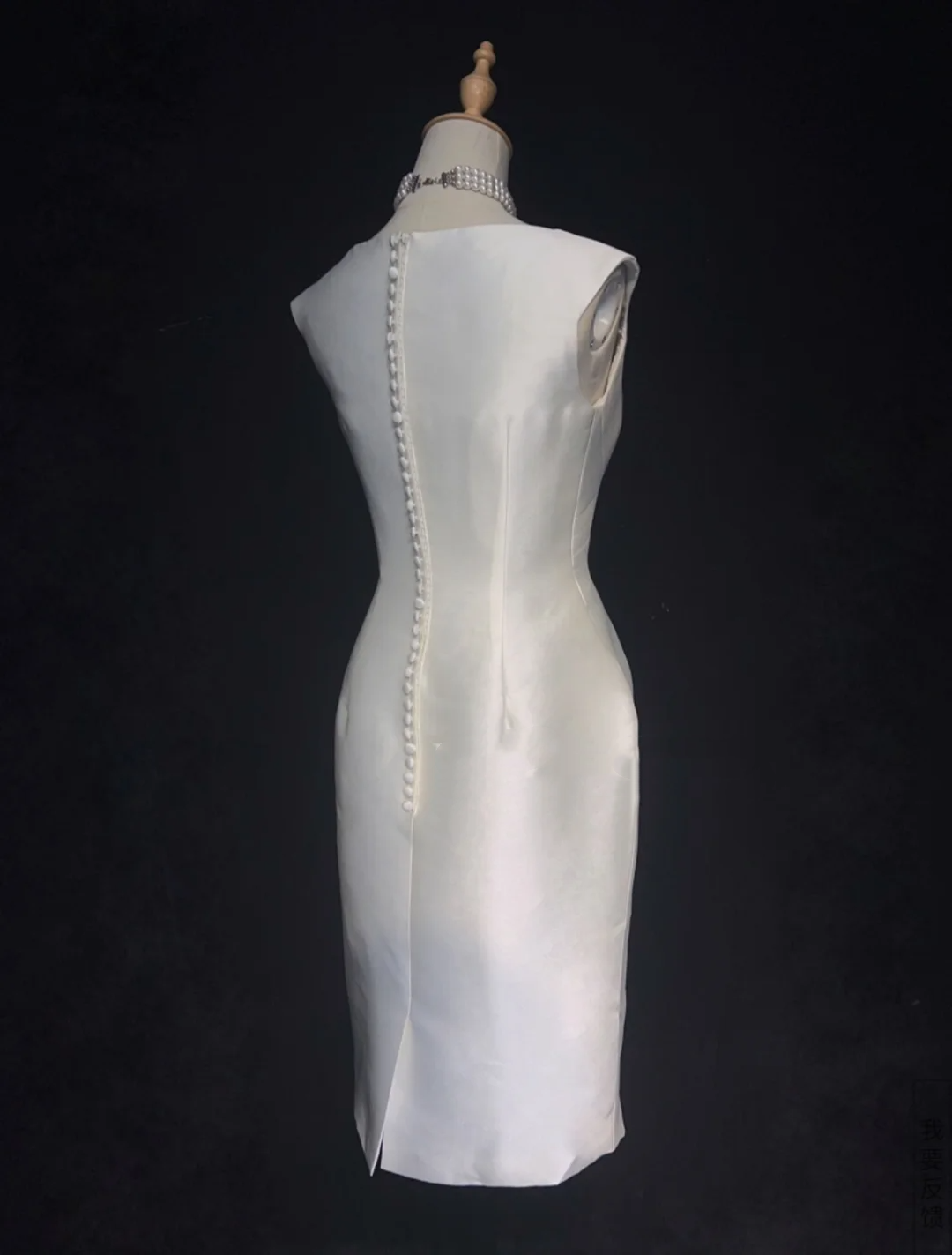 Robe de mariée classique fourreau courte en satin blanc, robes de mariée minimalistes DP1692