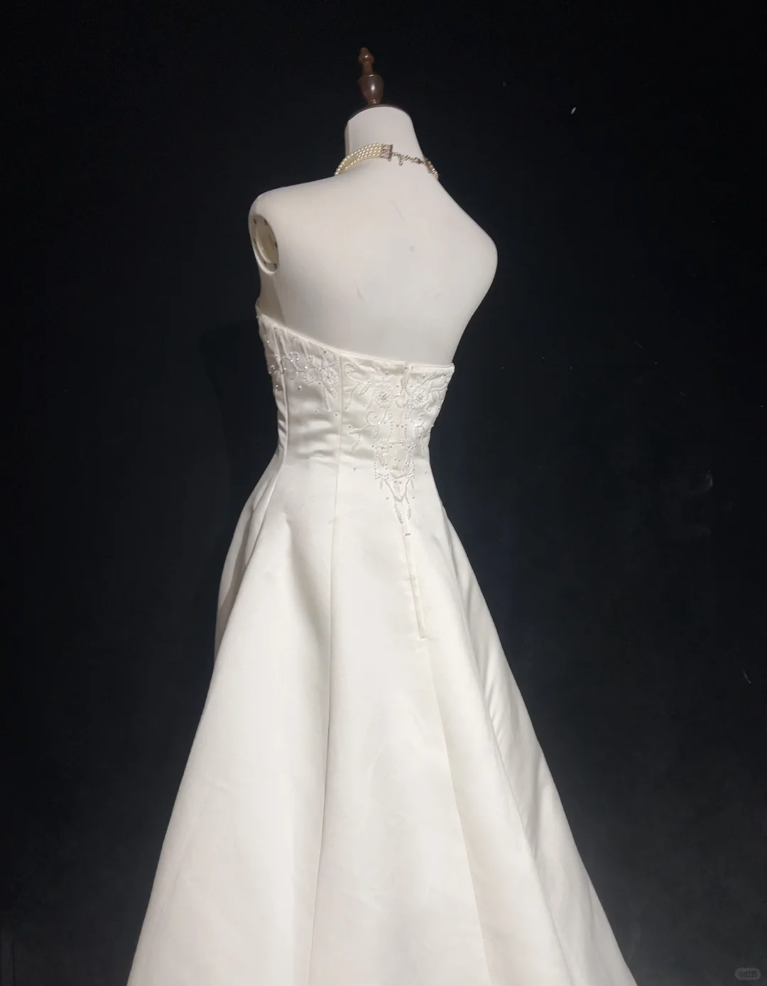 Robe de mariée classique, robe de bal, bustier, satin blanc, robes de mariée minimalistes, DP1698