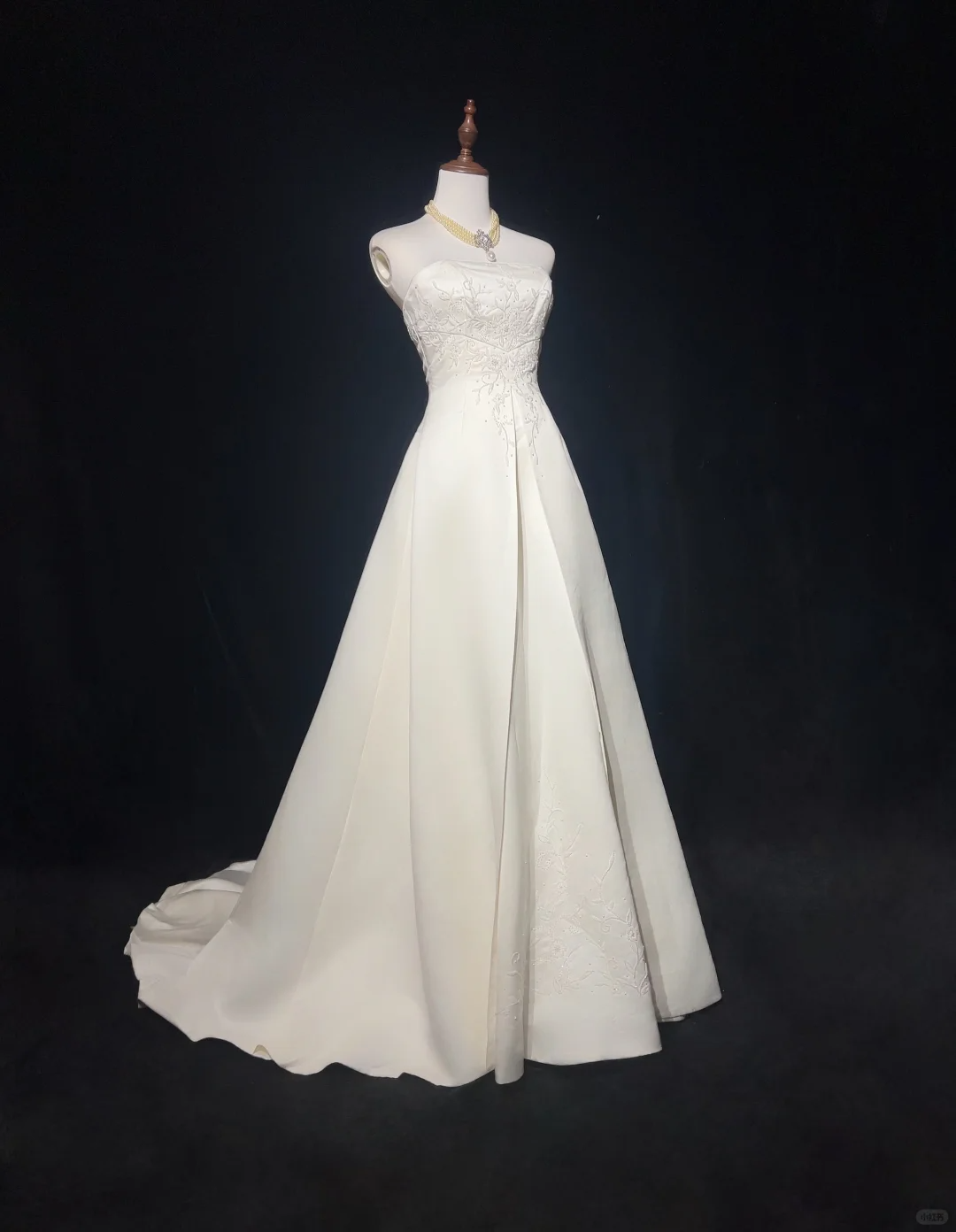 Robe de mariée classique, robe de bal, bustier, satin blanc, robes de mariée minimalistes, DP1698