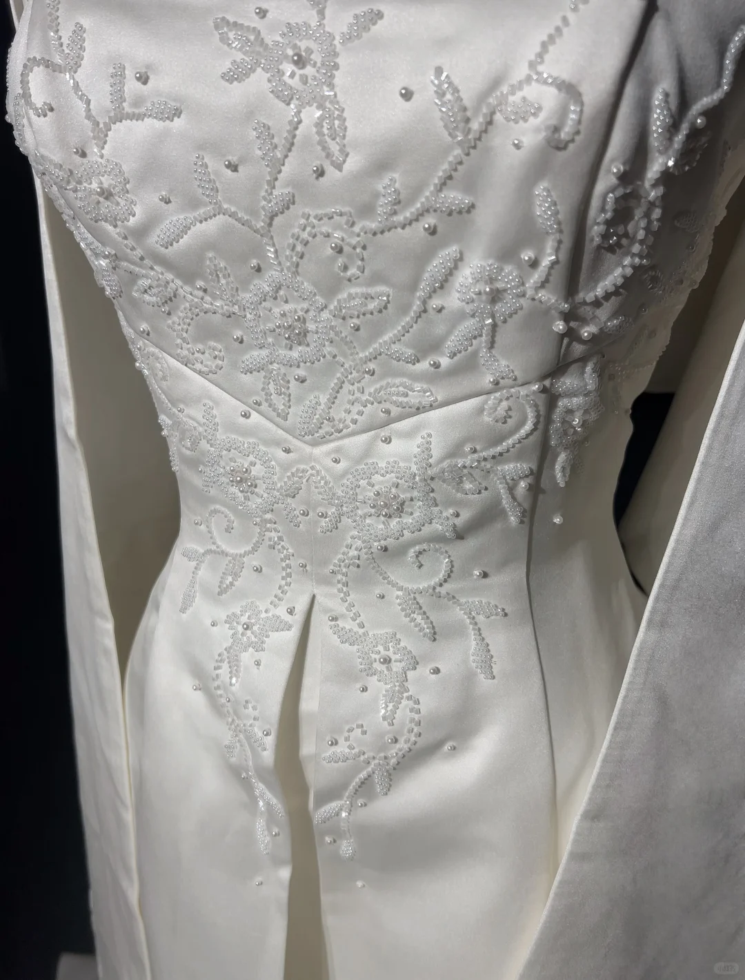 Robe de mariée classique, robe de bal, bustier, satin blanc, robes de mariée minimalistes, DP1698