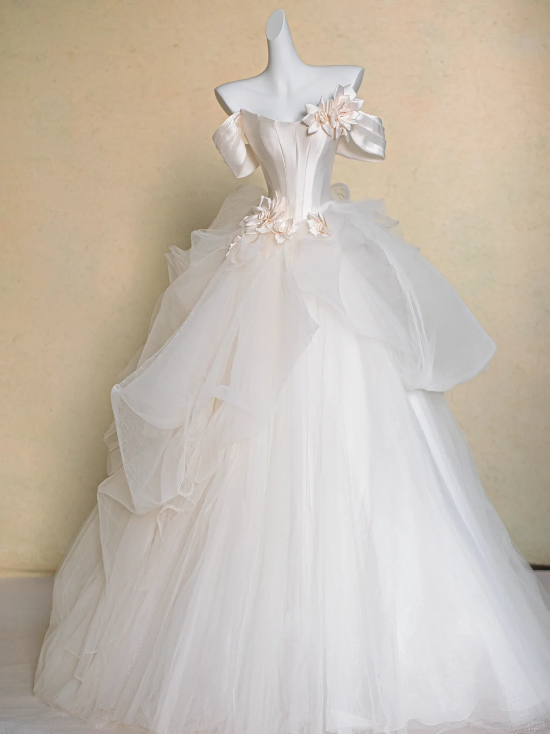 Modest Wedding Dress Ball Gown Off The Shoulder White Satin Long Wedding Dresses Brides Dress Bridal Gowns DP1978