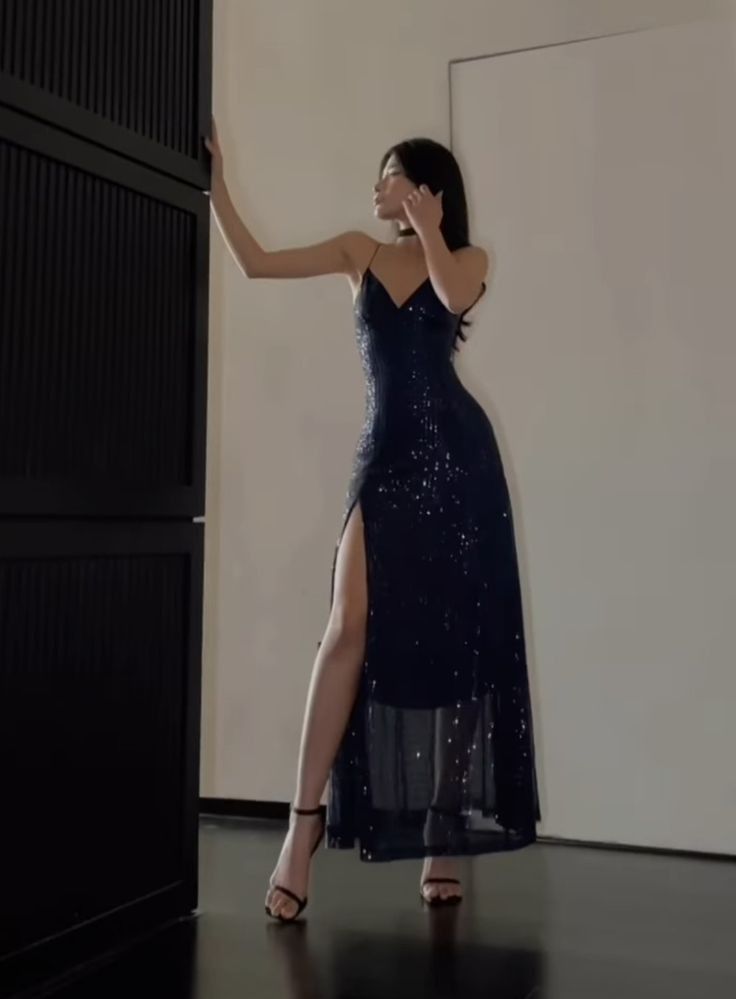 Schlichtes Etuikleid mit Spaghettiträgern, ärmellos, marineblau, mit Pailletten und Schlitz, Ballkleider, formelle Sommerkleider für Hochzeitsgäste, Outfits für Hochzeitsgäste, DP2205