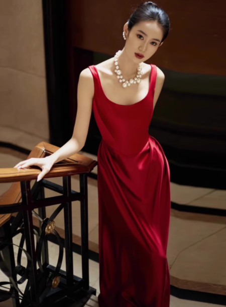 Elegantes Etuikleid mit quadratischem Ausschnitt, rotes Satin, Ballkleid für Hochzeitsgäste, Sommerkleider, Outfits für Hochzeitsgäste, DP2264