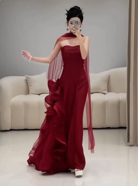 Wunderschönes Etuikleid, trägerlos, Burgunderrot, Satin, Ballkleid, formelles Sommerkleid für Hochzeitsgäste, Outfits für Hochzeitsgäste mit Schal, DP2267