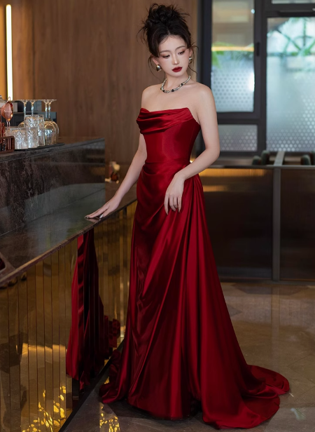Elegantes Etuikleid mit Herzausschnitt in Burgunderrot aus Satin, formelle Sommerkleider für Hochzeitsgäste, Outfits für Hochzeitsgäste, DP2268