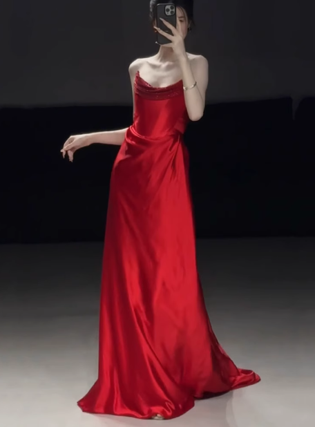 Wunderschönes Etui-Kleid aus trägerlosem rotem Satin, formelle Sommerkleider für Hochzeitsgäste, Outfits für Hochzeitsgäste, DP2279