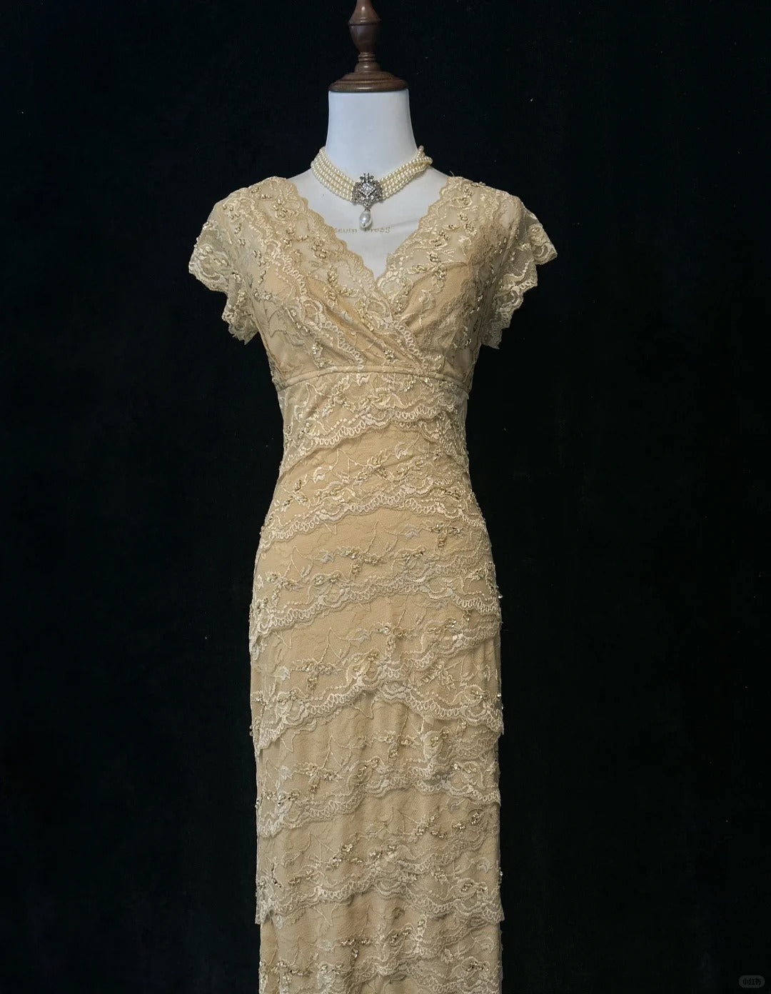 Glamour Gold Sheath V-neck Mother of the Bride Dress Lace Beaded Long Evening Gown DP2877