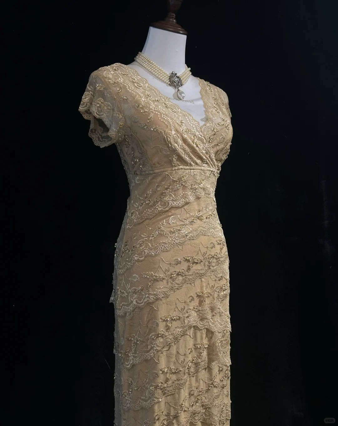 Glamour Gold Sheath V-neck Mother of the Bride Dress Lace Beaded Long Evening Gown DP2877