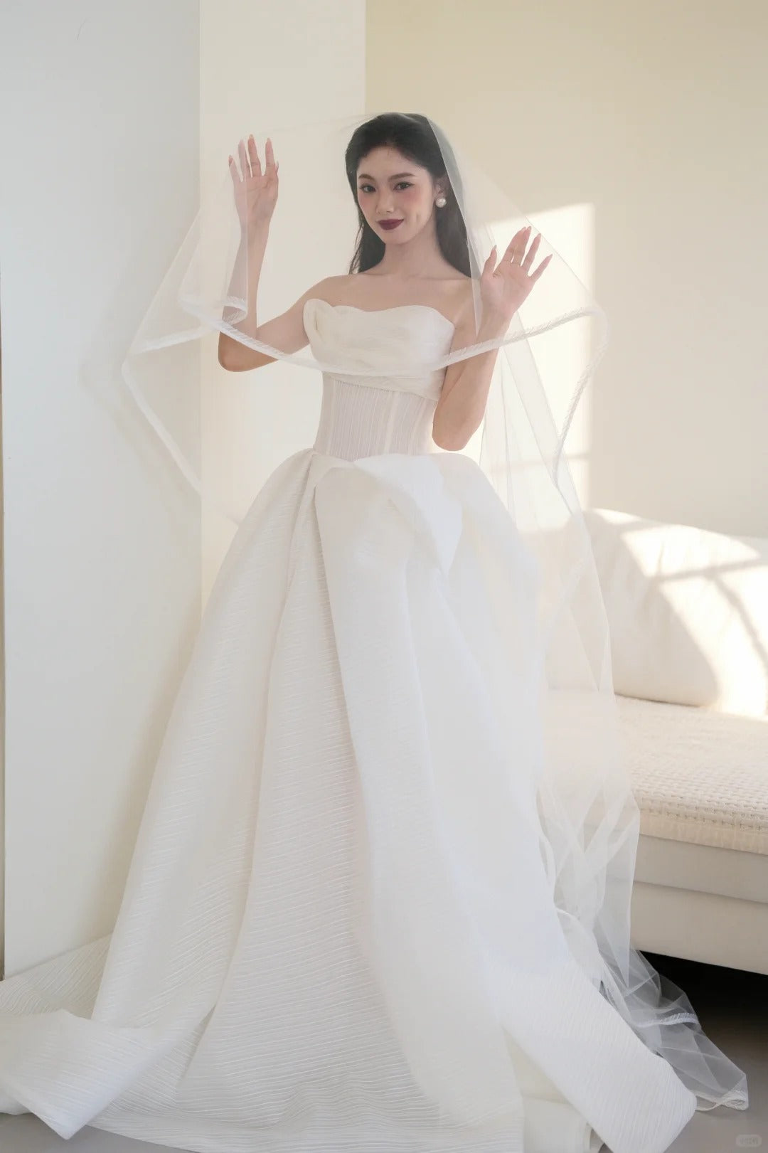 Timeless White Ball Gown Strapless Wedding Dress Tulle Elegant Bridal Gown DP2888