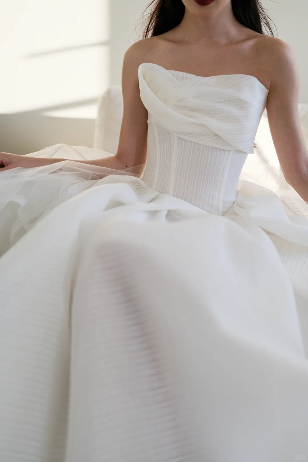Timeless White Ball Gown Strapless Wedding Dress Tulle Elegant Bridal Gown DP2888