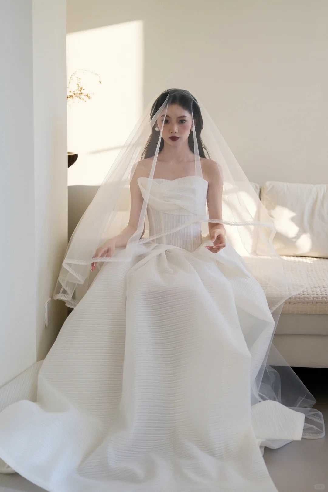 Timeless White Ball Gown Strapless Wedding Dress Tulle Elegant Bridal Gown DP2888