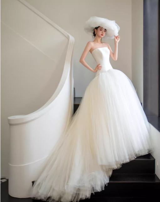 Elegant Strapless Ball Gown Tulle Long Luxury Wedding Dresses Ivory Satin Sleeveless Bridal Gowns DP3018