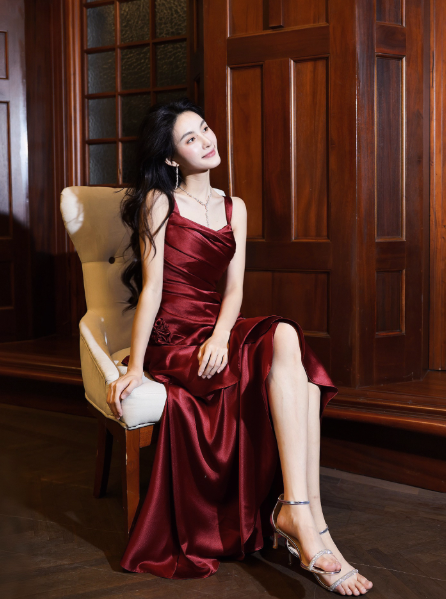 Gorgeous Sheath Long Prom Dresses Satin Sleeveless Formal Dresses Ruffle Burgundy Birthday Dresses DP3258