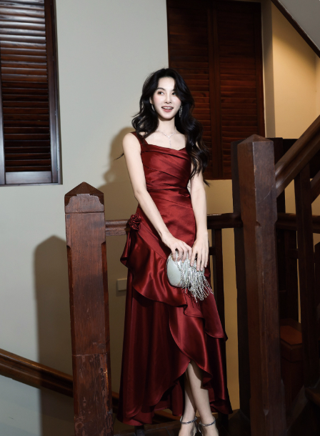 Gorgeous Sheath Long Prom Dresses Satin Sleeveless Formal Dresses Ruffle Burgundy Birthday Dresses DP3258