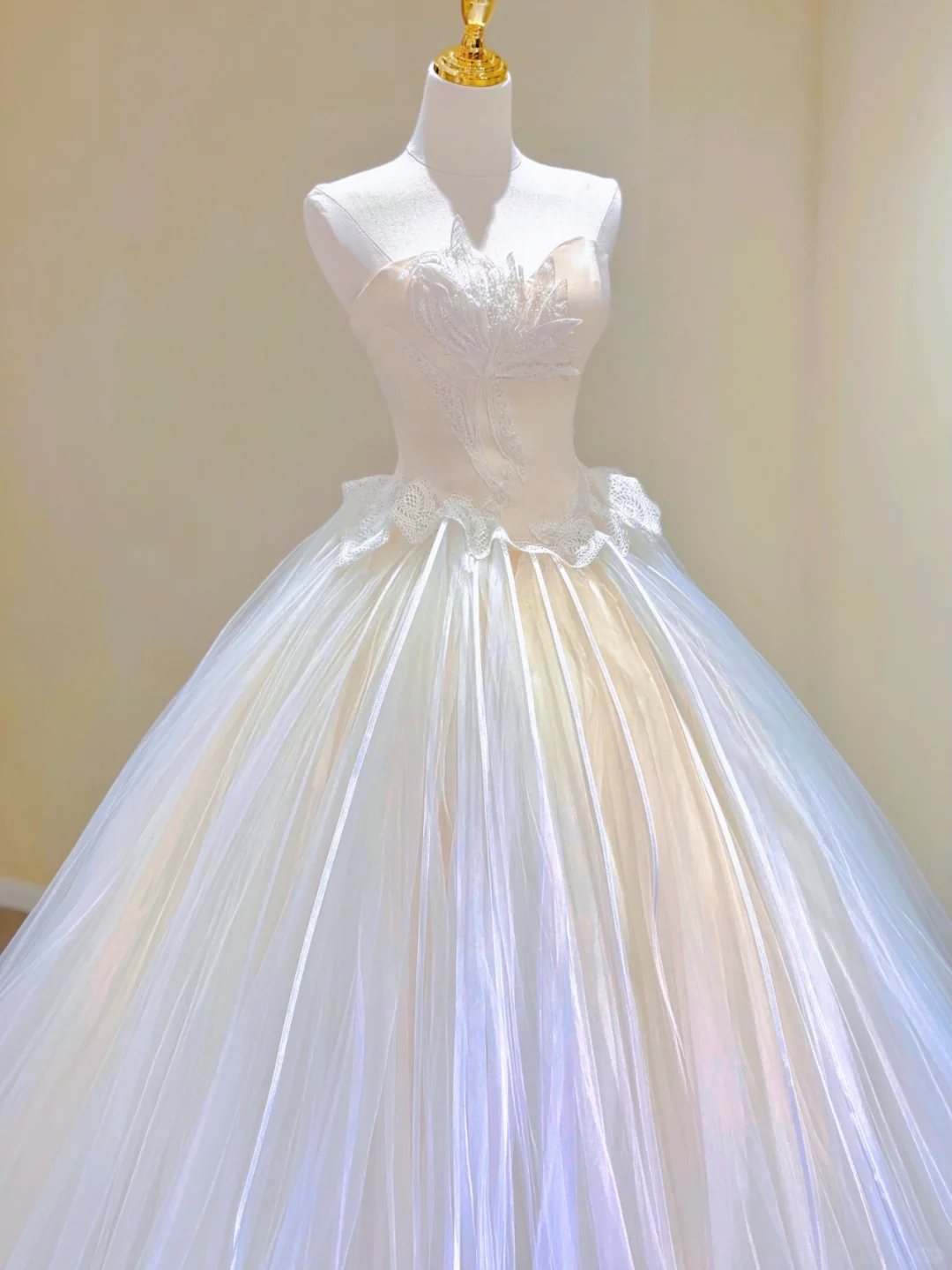 Timeless Ball Gown Sweetheart Tulle Long White Wedding Dresses Brides Dress DP326