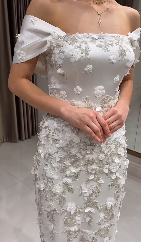 Classic Off-the-shoulder Sheath White Wedding Guest Dresses Satin Beaded Applique Evening Gowns DP3272