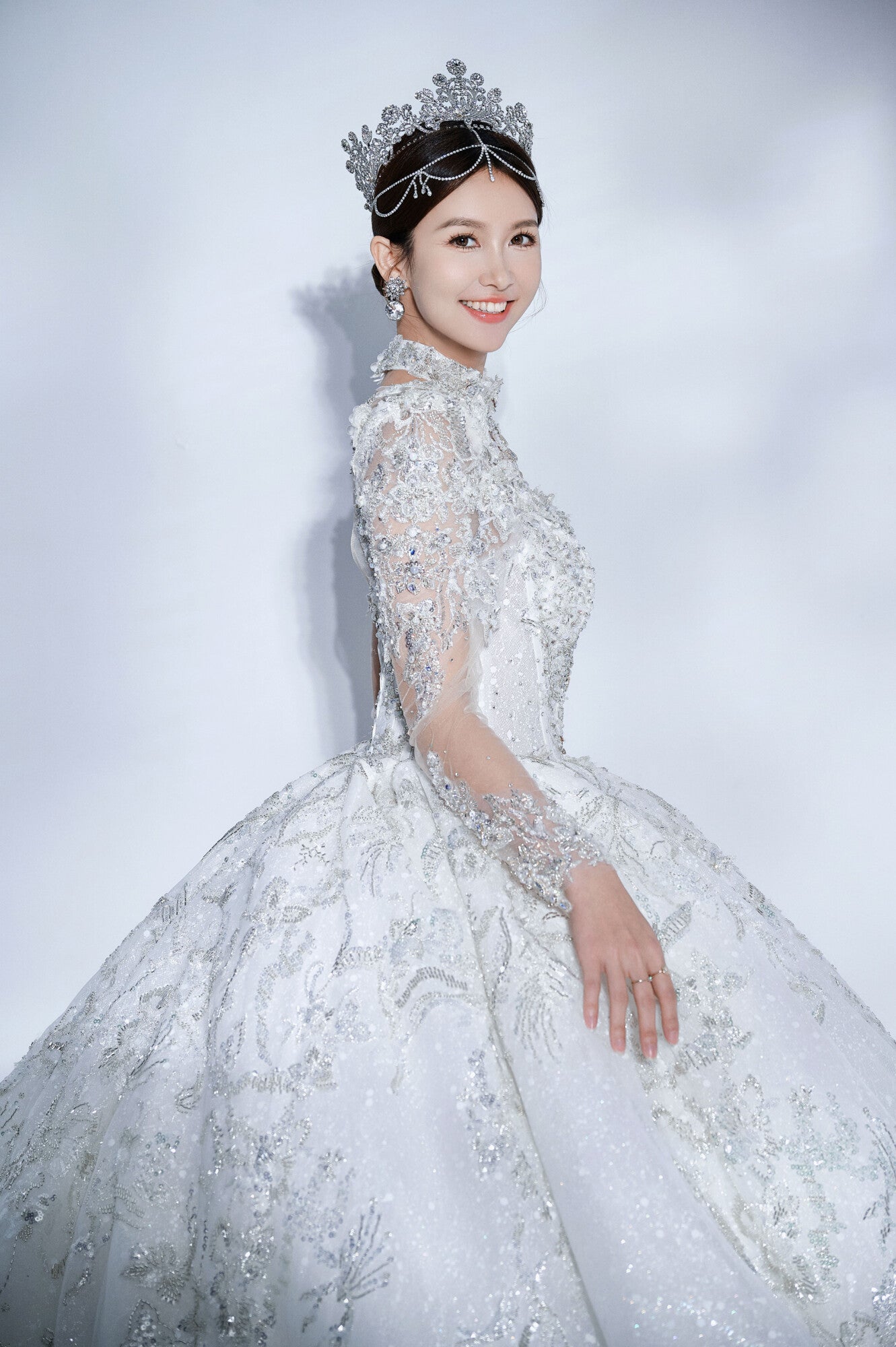 Elegant Sweetheart Neck Ball Gown Trailing Wedding Dresses Tulle Beaded White Bridal Gowns DP3300