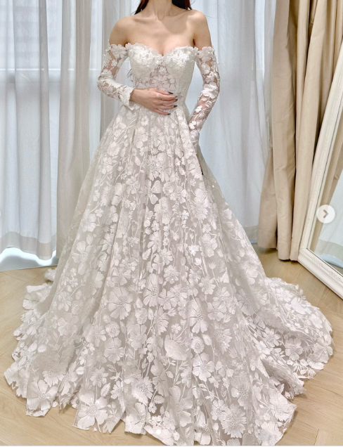 Fairy Off-the-shoulder A-Line Long Wedding Dresses Tulle Applique White Bridal Gowns Long Sleeve Bridal Dresses DP3735