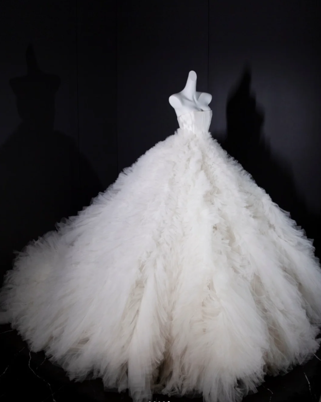 Elegant Strapless Ball Gown Long Wedding Dresses Tulle White Bridal Gowns Sleeveless Bridal Dresses DP3761