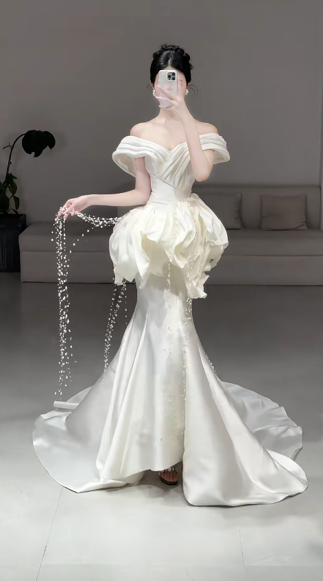 Elegant Off-the-shoulder Mermaid Long Wedding Dresses Satin White Bridal Gowns Sleeveless Bridal Dresses DP3812