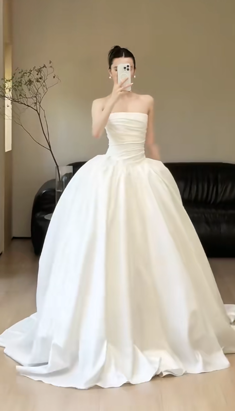 Modest Strapless Ball Gown Long Wedding Dresses Sleeveless Satin Bridal Dresses White Bridal Gowns DP3844