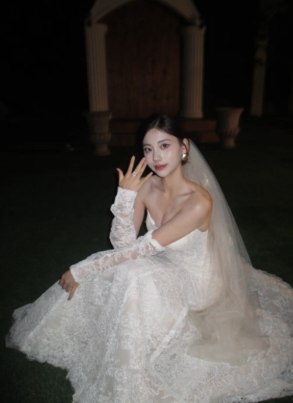 Modest Strapless Sheath Lace Long Wedding Dresses White Bridal Gowns Sleeveless Bridal Dresses DP3869